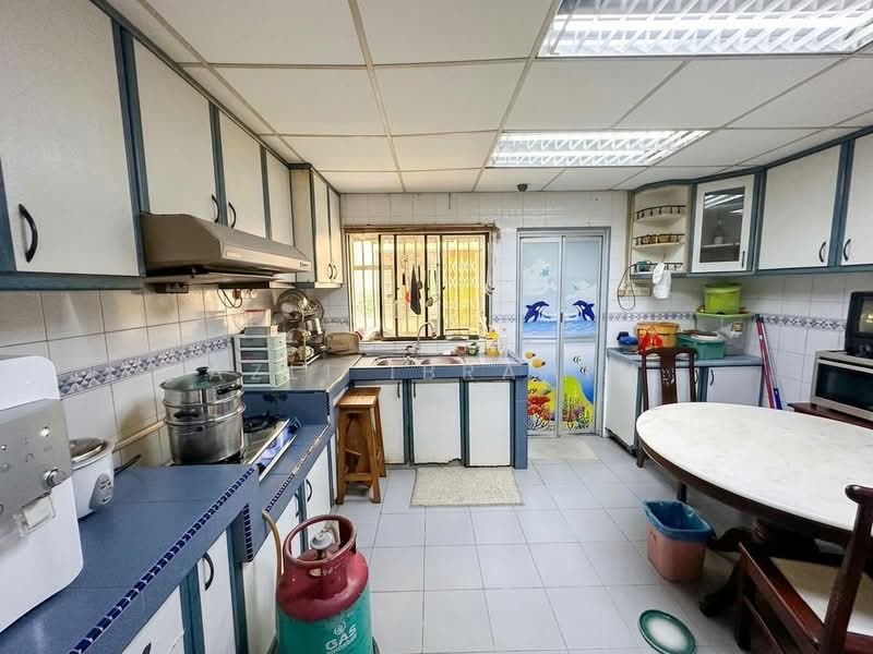 Rumah Teres 2.5 Tingkat untuk Dijual di Taman Cahaya (Ampang) - Azli Ibrahim - Kitchen - PropertyGuru.com.my