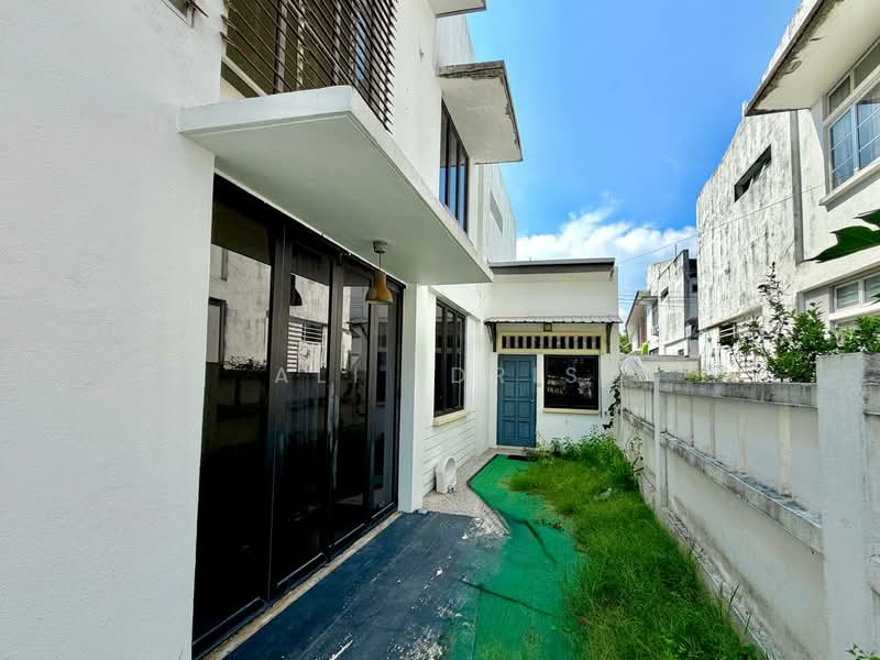 Rumah Berkembar untuk Dijual di Bandar Enstek (Negeri Sembilan) - Ali Idris - Exterior - PropertyGuru.com.my