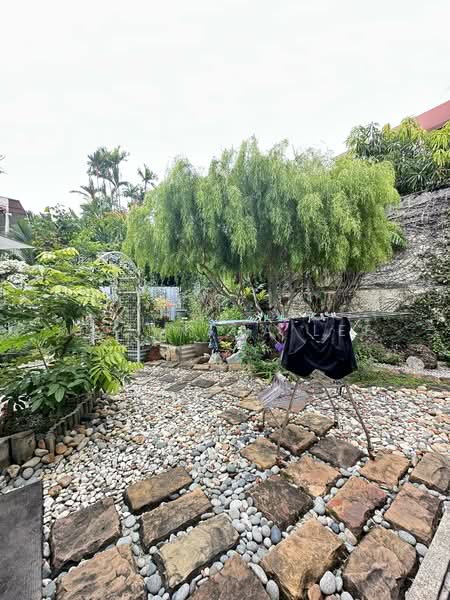 Rumah Berkembar untuk Dijual di Sungai Ara (Penang) - Jacyntha Lee - Garden - PropertyGuru.com.my