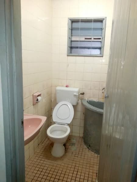 Rumah Teres 1 Tingkat untuk Dijual di Bandar Kinrara (Selangor) - Sky Wong - Bathroom - PropertyGuru.com.my