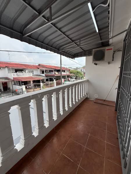 Rumah Teres 2 Tingkat untuk Disewa di Taman Johor Jaya (Johor Bahru) - Yvonne Ng - Balcony - PropertyGuru.com.my
