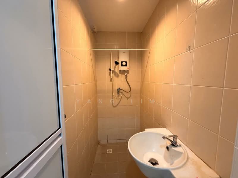 Pangsapuri untuk Disewa di Taman Bukit Erskine - Yang Lim - Bathroom - PropertyGuru.com.my