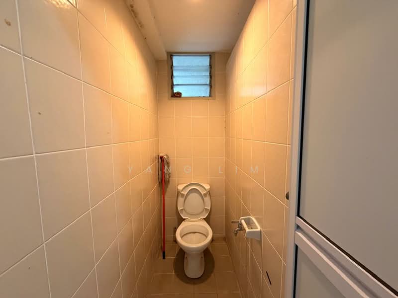 Pangsapuri untuk Disewa di Taman Bukit Erskine - Yang Lim - Bathroom - PropertyGuru.com.my