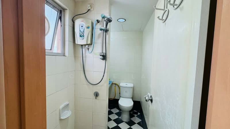 Service Residence for Sale at The Embassy (Bangunan Duta Impian) - Chloe Lai - Bathroom - PropertyGuru.com.my