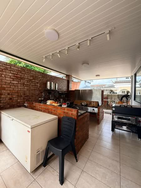 Semi-Detached House for Sale in Green Heights (Kuching) - Alfred Chua - Exterior - PropertyGuru.com.my