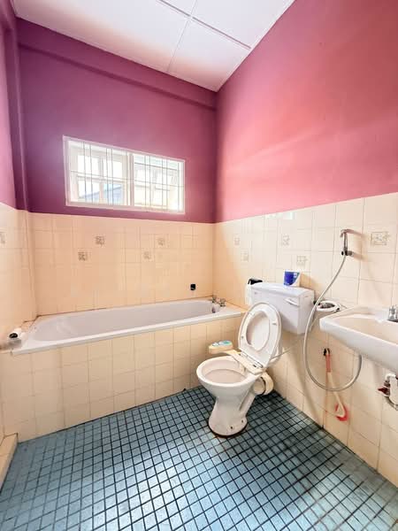 Semi-Detached House for Sale in Green Heights (Kuching) - Alfred Chua - Bathroom - PropertyGuru.com.my