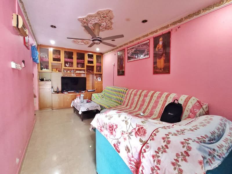 Rumah Teres 1 Tingkat untuk Dijual di Taman Sri Serdang (Seri Kembangan) - Azli Ibrahim - Living Room - PropertyGuru.com.my