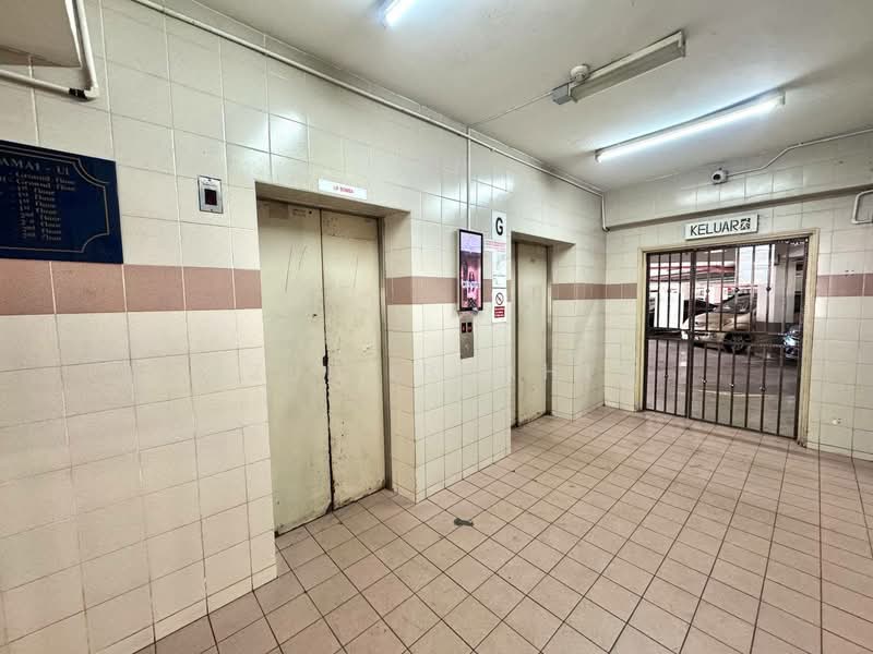 Kondominium untuk Dijual di Ampang Damai Condominium - Azli Ibrahim - Entrance - PropertyGuru.com.my