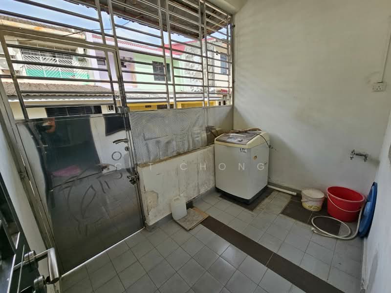 Rumah Teres 2 Tingkat untuk Dijual di Johor Bahru (Johor) - C.T Chong - Balcony - PropertyGuru.com.my