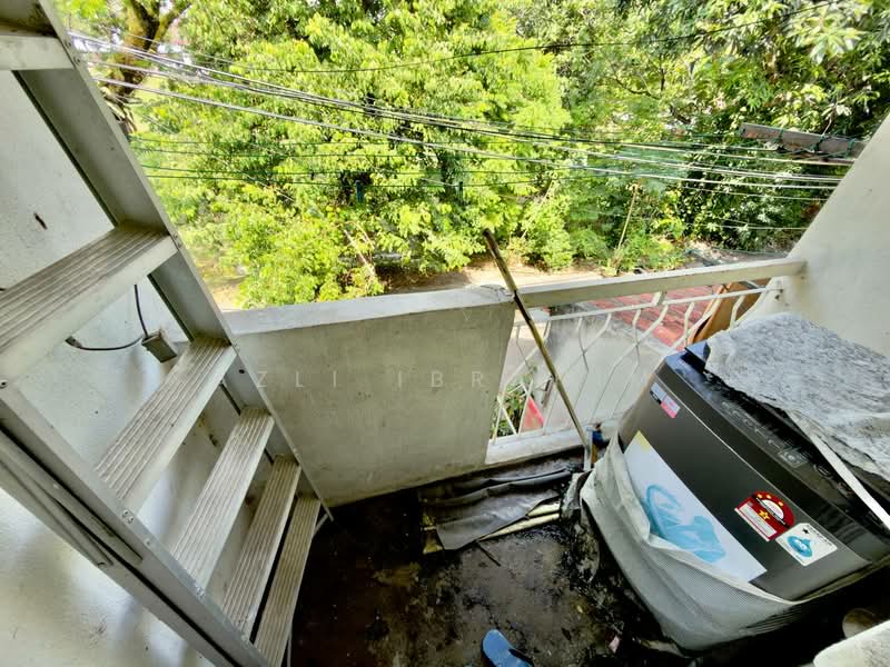 Rumah Bandar untuk Dijual di Taman Melati (Setapak) - Azli Ibrahim - Balcony - PropertyGuru.com.my
