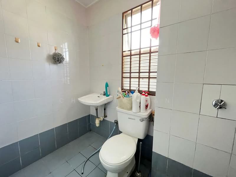 Rumah Teres untuk Dijual di Bandar Botanic (Klang) - Charlie Gan - Bathroom - PropertyGuru.com.my