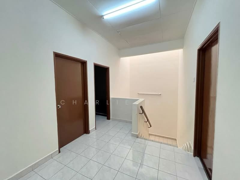 Rumah Teres untuk Dijual di Bandar Botanic (Klang) - Charlie Gan - Corridor - PropertyGuru.com.my