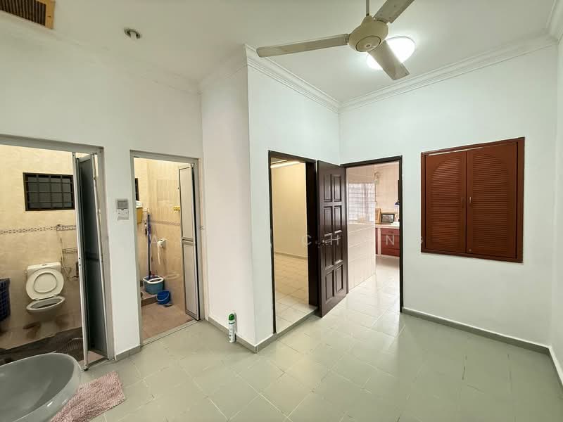 1-storey Terraced House for Sale in Taman Johor Jaya (Johor Bahru) - Hayden Chong - Bathroom - PropertyGuru.com.my