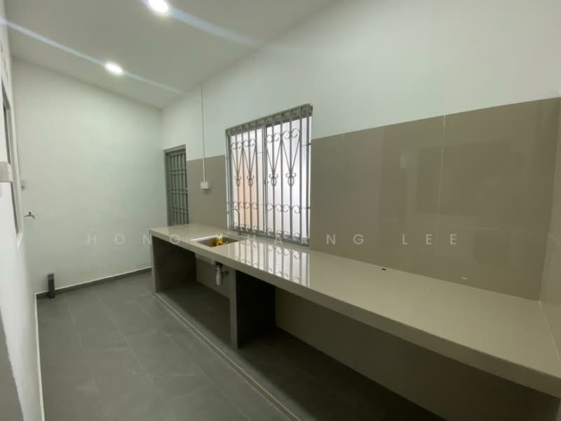 Rumah Teres 1 Tingkat untuk Disewa di Ulu Tiram (Johor) - Hong Charng Lee - Kitchen - PropertyGuru.com.my