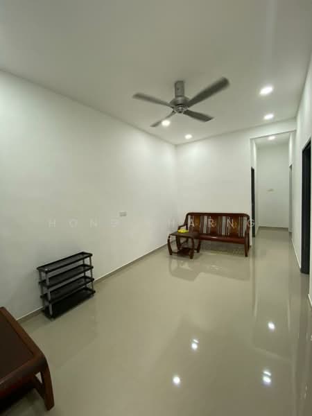 Rumah Teres 1 Tingkat untuk Disewa di Ulu Tiram (Johor) - Hong Charng Lee - Living Room - PropertyGuru.com.my