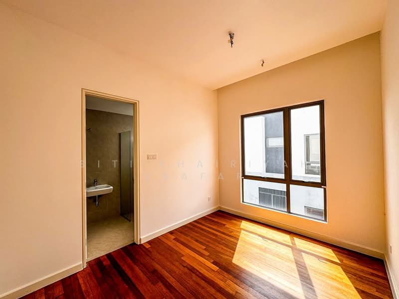 Semi-Detached House for Sale in Shah Alam (Selangor) - SITI KHAIRIYAH JAAFAR - PropertyGuru.com.my