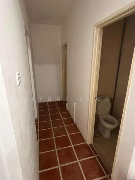 Shop for Rent in Jelutong (Penang) - Daphne Khor - Corridor - PropertyGuru.com.my