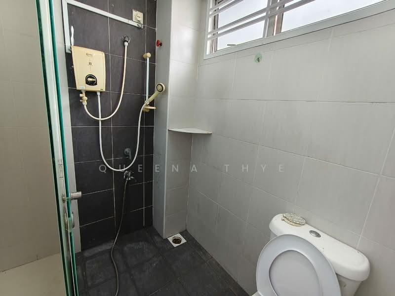 2-storey Terraced House for Sale in Austin Crest (Johor Bahru) - Queena Thye - Bathroom - PropertyGuru.com.my