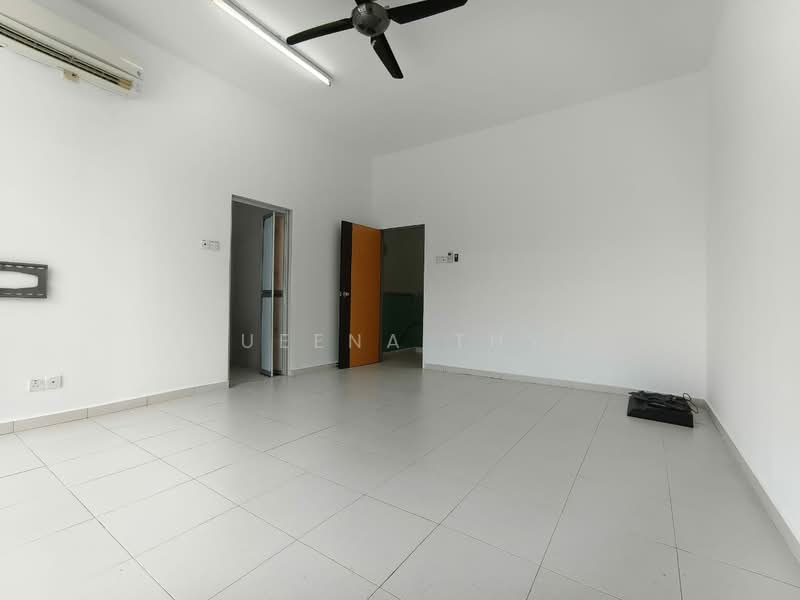 2-storey Terraced House for Sale in Austin Crest (Johor Bahru) - Queena Thye - Living Room - PropertyGuru.com.my