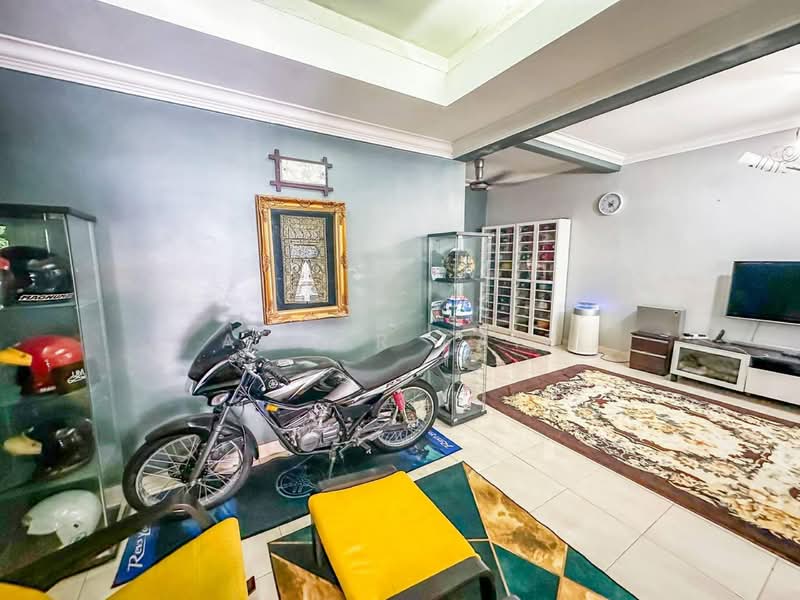 Rumah Teres 2 Tingkat untuk Dijual di Seksyen 33 (Shah Alam) - Amzar Faiz - Living Room - PropertyGuru.com.my