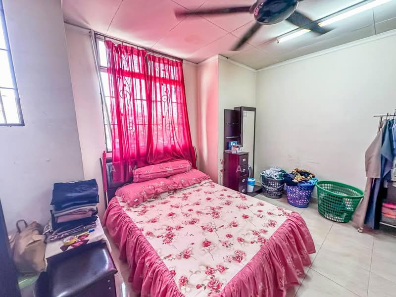 Rumah Teres 2 Tingkat untuk Dijual di Seksyen 33 (Shah Alam) - Amzar Faiz - Bedroom - PropertyGuru.com.my