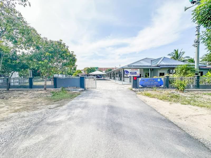 Rumah Teres 2 Tingkat untuk Dijual di Seksyen 33 (Shah Alam) - Amzar Faiz - Exterior - PropertyGuru.com.my
