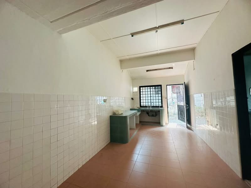 Rumah Teres 1 Tingkat untuk Dijual di Taman Johor Jaya (Johor Bahru) - Hayden Chong - Kitchen - PropertyGuru.com.my