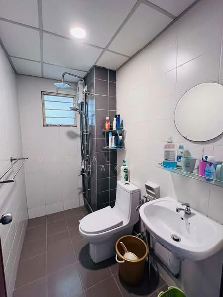 Service Residence for Sale at Alam Idaman - Danial Mohd Zaki - Bathroom - PropertyGuru.com.my