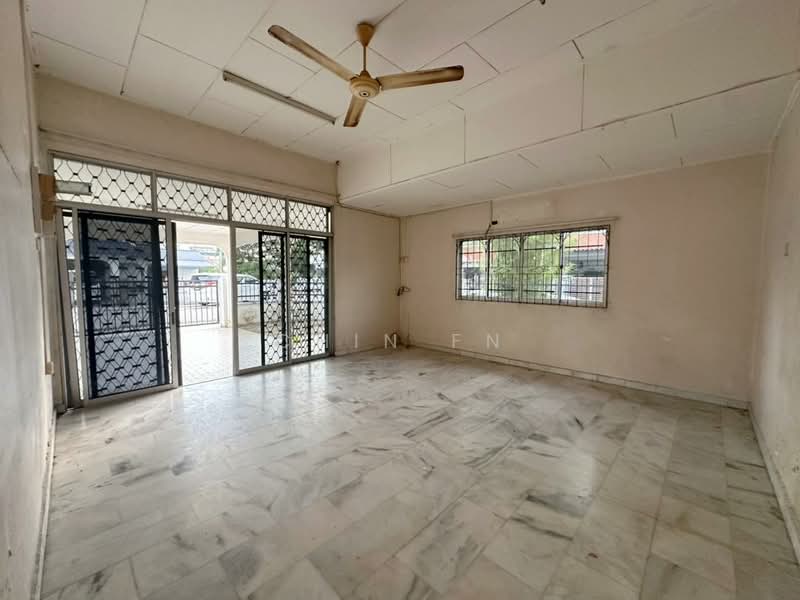 Rumah Teres 1 Tingkat untuk Dijual di Kampung Enam (Melaka City) - CHIN FN - Living Room - PropertyGuru.com.my