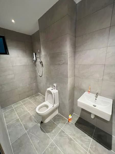 Apartment for Sale at Armadale Residence, Kuching, Sarawak - Alfred Chua - Bathroom - PropertyGuru.com.my