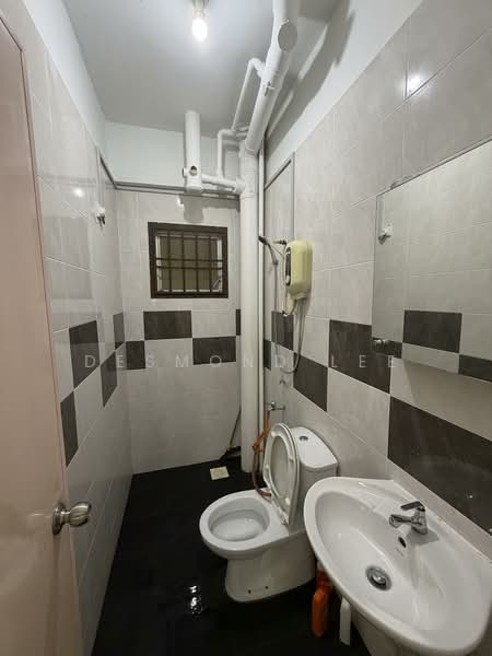 Pangsapuri untuk Dijual di Sri Kenari Apartment - Desmond Lee - Bathroom - PropertyGuru.com.my