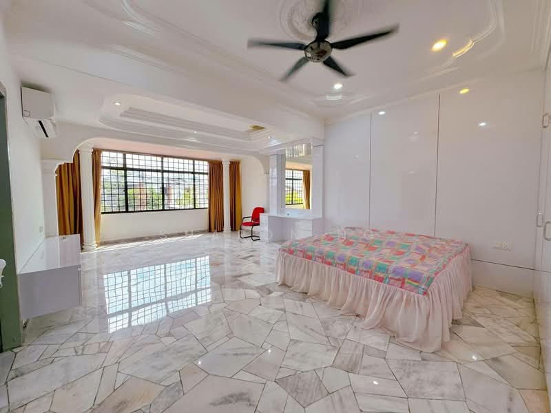 Semi-Detached House for Sale in Taman Johor Jaya (Johor Bahru) - Sharon Ng - Bedroom - PropertyGuru.com.my