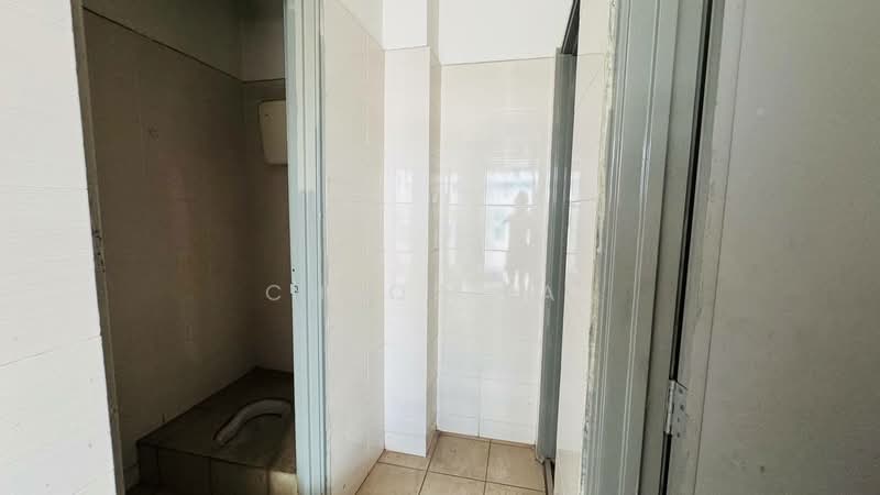 Factory for Rent in Pekan Nenas (Jeram Batu) - Chloe Lai - Bathroom - PropertyGuru.com.my