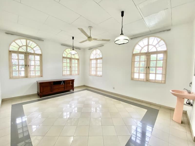 Rumah Banglo untuk Dijual di Seksyen 6 (Shah Alam) - Ali Idris - Living Room - PropertyGuru.com.my