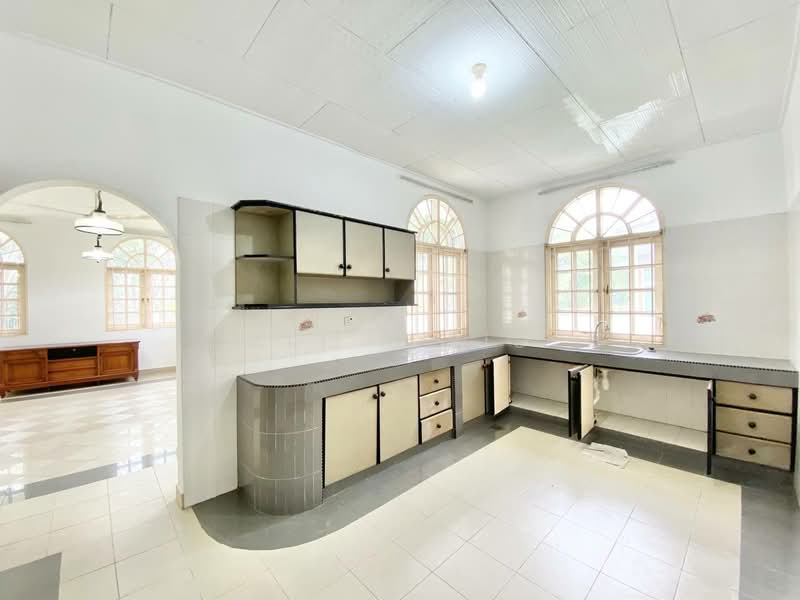 Rumah Banglo untuk Dijual di Seksyen 6 (Shah Alam) - Ali Idris - Kitchen - PropertyGuru.com.my
