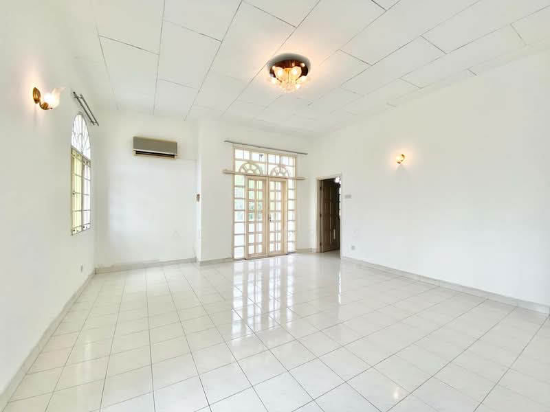 Rumah Banglo untuk Dijual di Seksyen 6 (Shah Alam) - Ali Idris - Living Room - PropertyGuru.com.my
