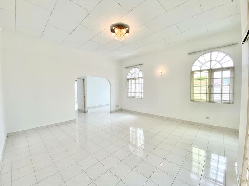 Rumah Banglo untuk Dijual di Seksyen 6 (Shah Alam) - Ali Idris - Living Room - PropertyGuru.com.my