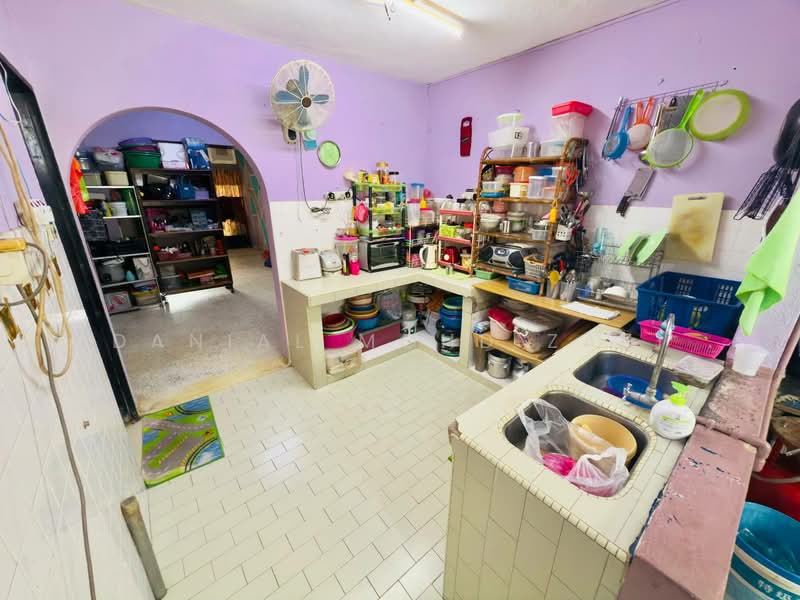 Rumah Teres 2 Tingkat untuk Dijual di Taman Sri Muda (Shah Alam) - Danial Mohd Zaki - Kitchen - PropertyGuru.com.my
