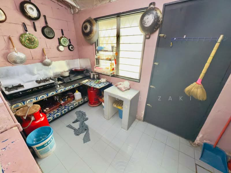 Rumah Teres 2 Tingkat untuk Dijual di Taman Sri Muda (Shah Alam) - Danial Mohd Zaki - Kitchen - PropertyGuru.com.my
