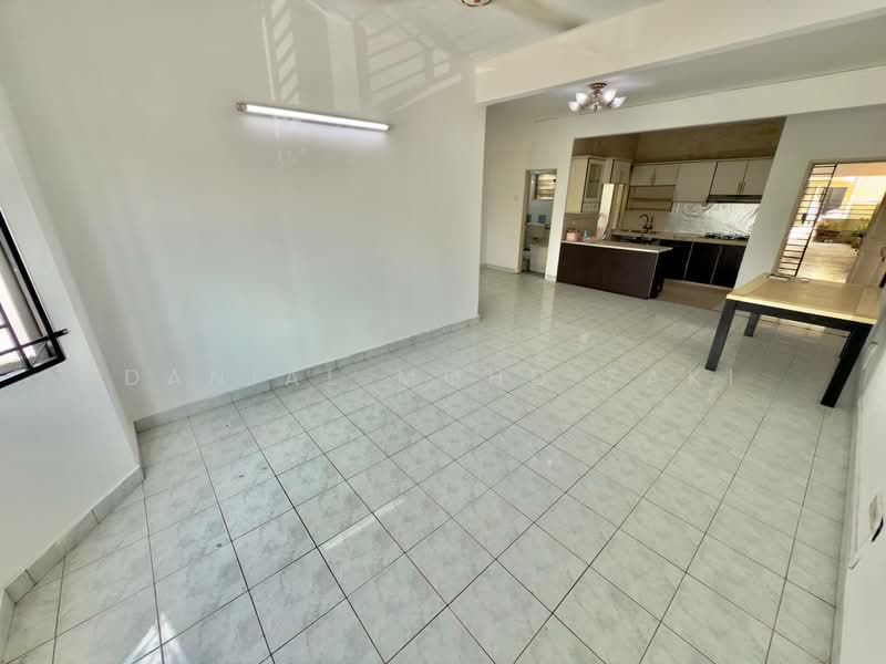 Apartment for Sale at Pangsapuri Mutiara Subang - Danial Mohd Zaki - Living Room - PropertyGuru.com.my