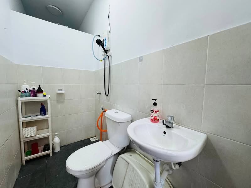3-storey Terraced House for Sale in Taman Kundang Jaya (Rawang) - Tiffany Yang - Bathroom - PropertyGuru.com.my
