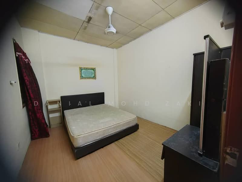 Flat for Sale at Pangsapuri Sri Melewar - Danial Mohd Zaki - Bedroom - PropertyGuru.com.my