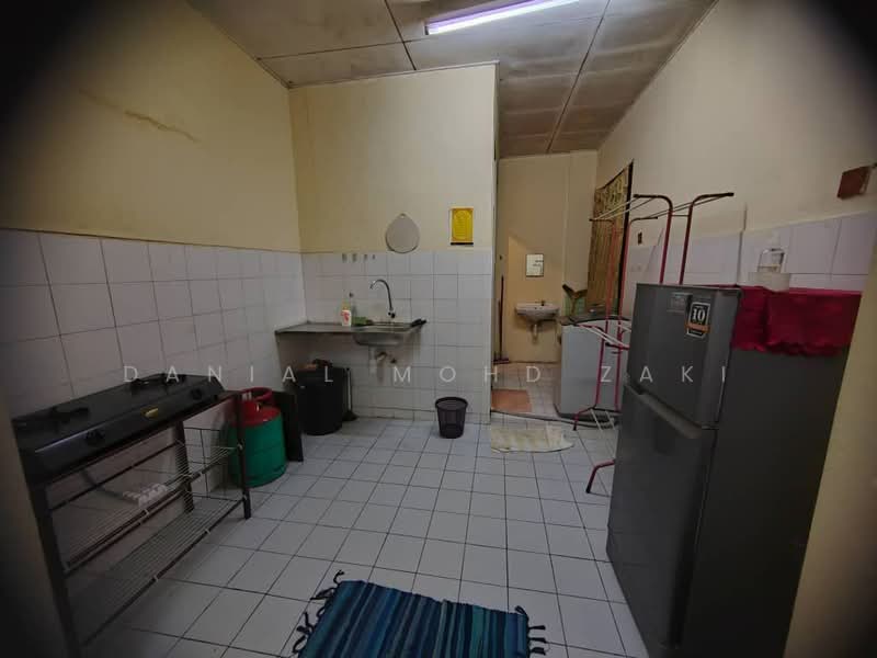Flat for Sale at Pangsapuri Sri Melewar - Danial Mohd Zaki - Kitchen - PropertyGuru.com.my