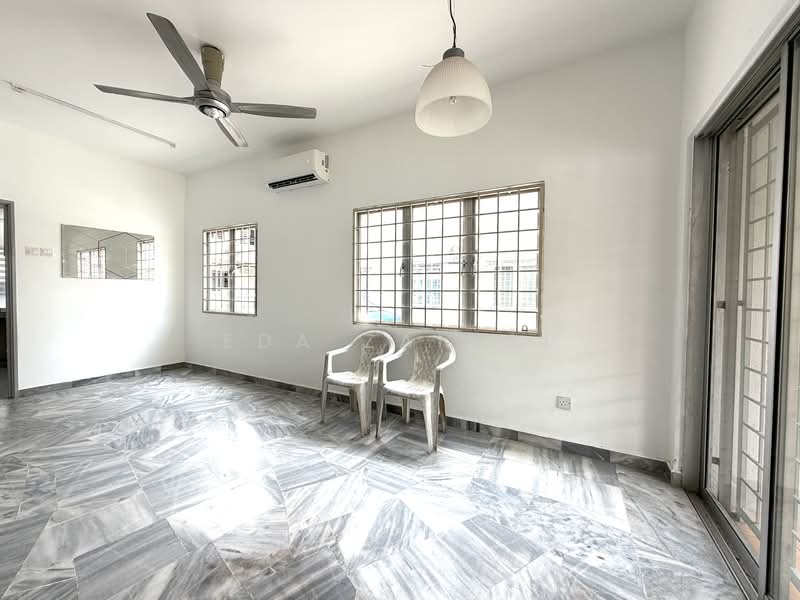 2-storey Terraced House for Sale in Sungai Buloh (Selangor) - Eda Zainal - Living Room - PropertyGuru.com.my