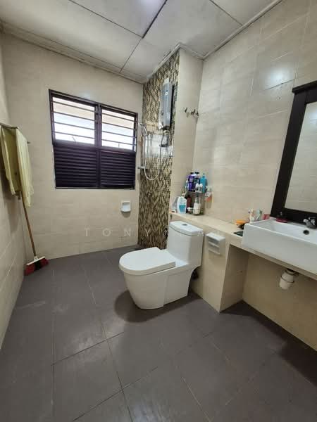 Rumah Teres 2 Tingkat untuk Dijual di Alam Sari (Bangi) - Tony Lau - Bathroom - PropertyGuru.com.my
