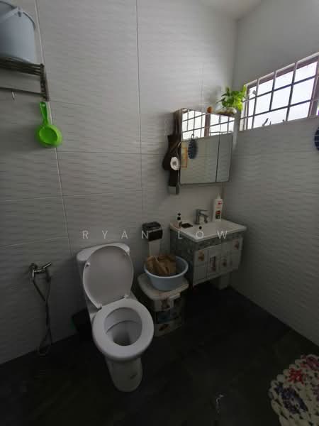 2-storey Terraced House for Sale in Taman Seri Bahagia (Cheras) - Ryan Low - Bathroom - PropertyGuru.com.my