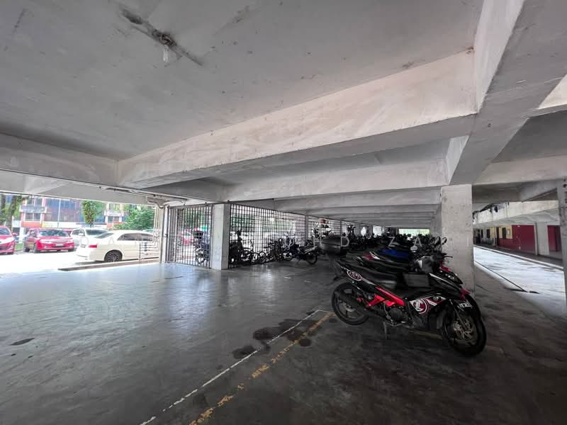 Rumah Flat untuk Dijual di Taman Subang Perdana - Danial Mohd Zaki - Car Park - PropertyGuru.com.my