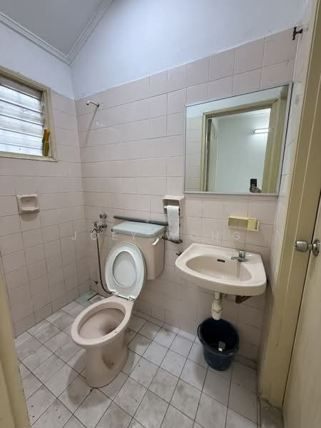 1.5-storey Terraced House for Rent in Usj 2 (Subang Jaya) - Joey Wong - Bathroom - PropertyGuru.com.my