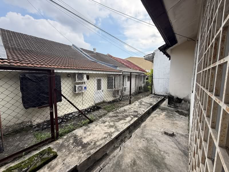 1.5-storey Terraced House for Rent in Usj 2 (Subang Jaya) - Joey Wong - Exterior - PropertyGuru.com.my