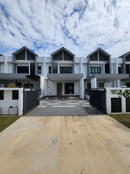 2-storey Terraced House for Sale in Alam Impian (Shah Alam) - Firdaus Hamidun - Exterior - PropertyGuru.com.my